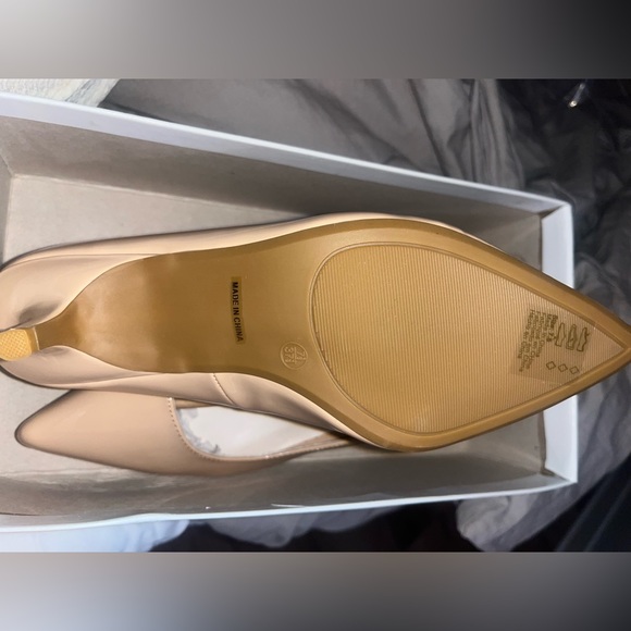 FLASH SALE Size 7 Nude Pointed Heels ✨ 2 inches - Picture 4 of 5
